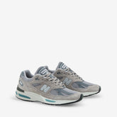 Made in UK 991v2 Dove | Alloy | Silver