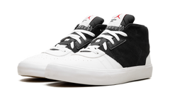 Series Mid "Black/White/University Red" DA8026 061